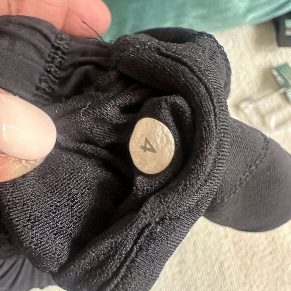 Lululemon Black Running Shorts 4 - Picture 8 of 8